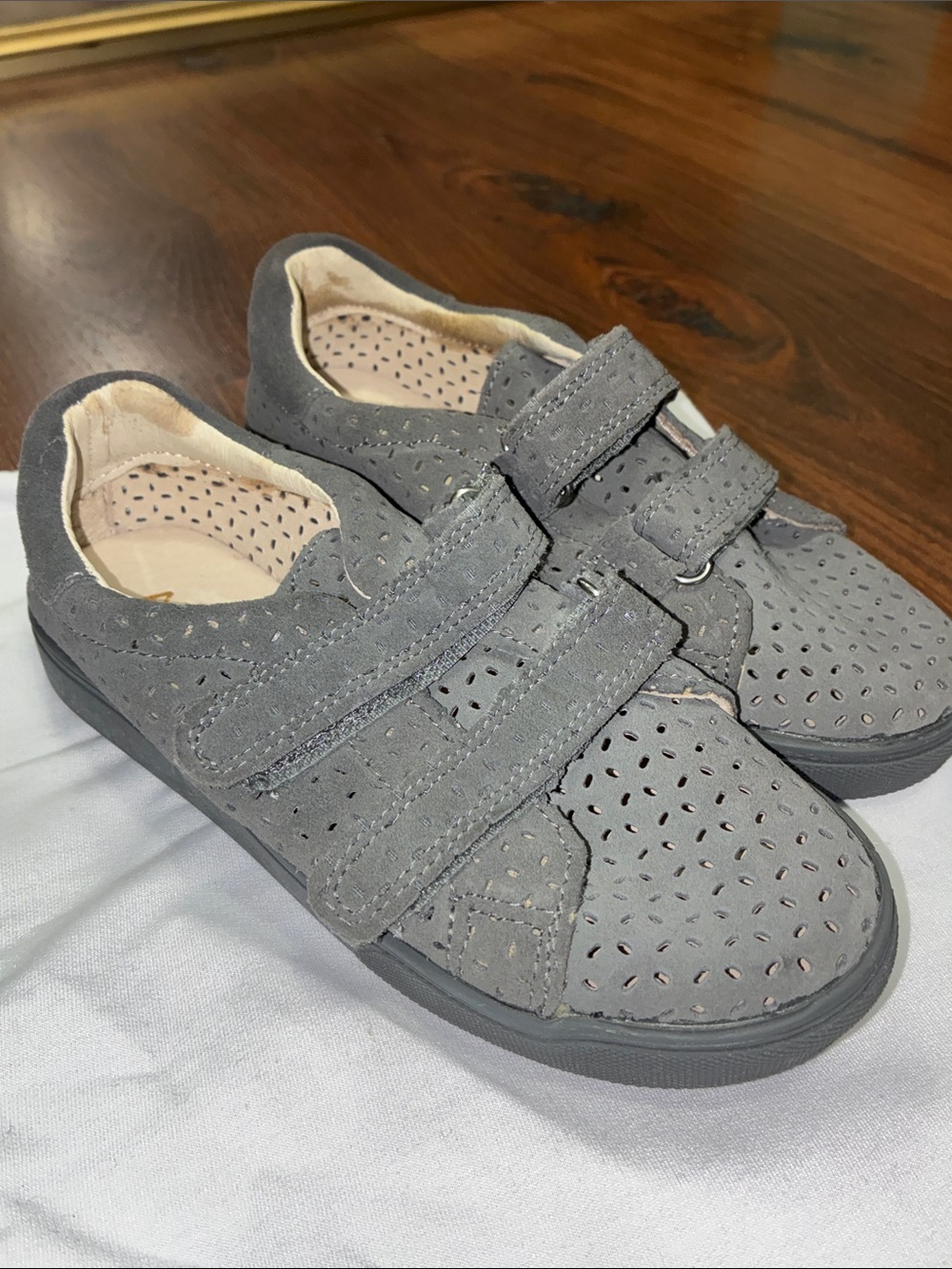 NEW AKID Gray Perforated Suede Hook & Loop Sneakers SLIP ON SHOES SZ 3 YR